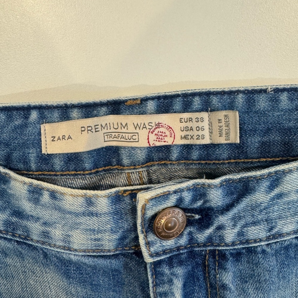 2/$20 Women’s Zara Trafaluc premium wash straight leg distressed Blue jeans - Picture 4 of 7